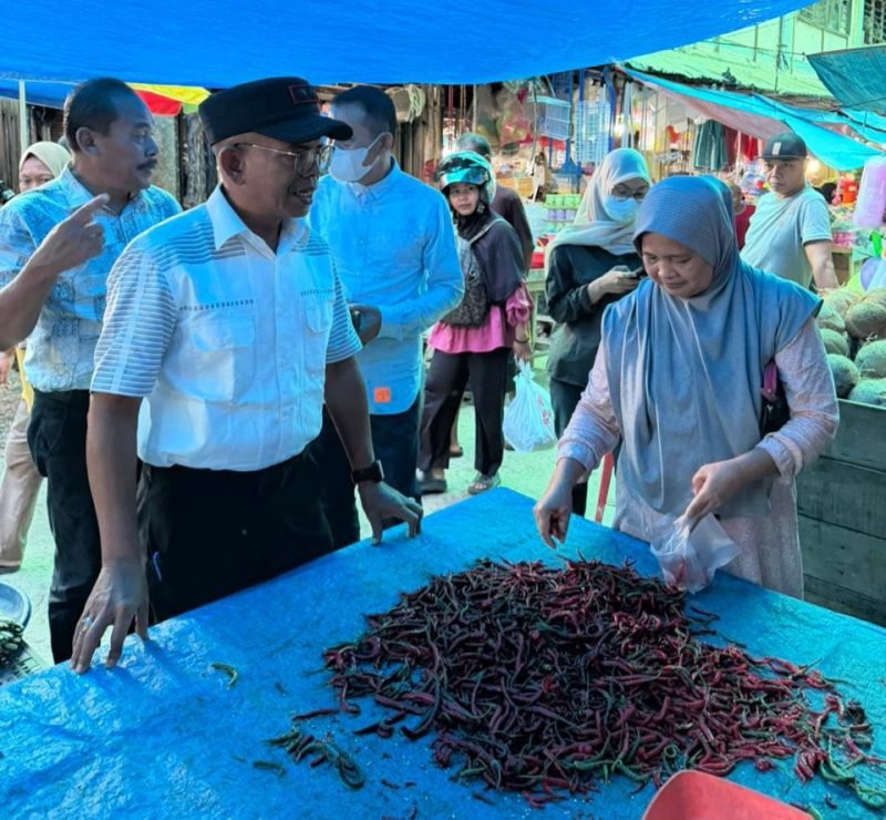 Asisten Administrasi Umum Dr. A. Murtala., M.Si menghadiri acara pembukaan pasar serentak 5 kan/kot di Aceh Tamiang, sabtu (14 maret 2026),