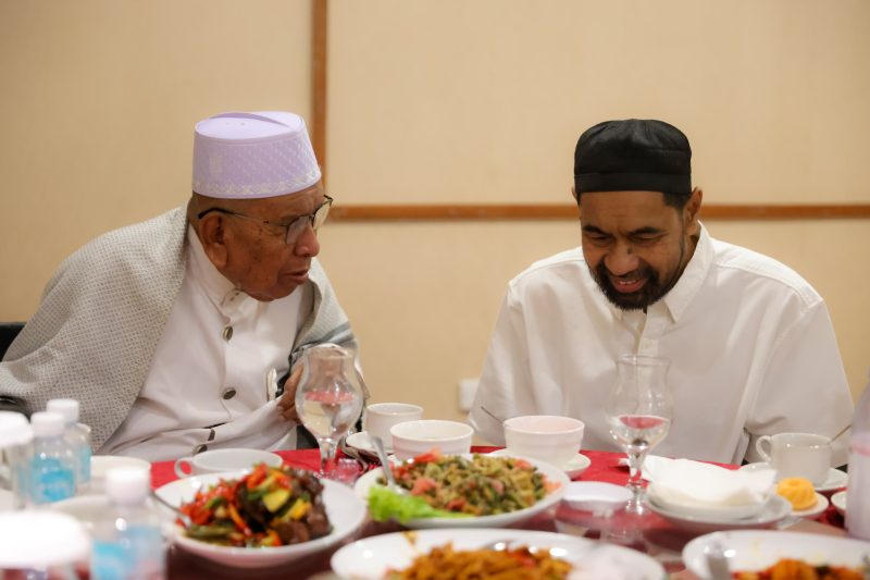 Gubernur Aceh, Muzakir Manaf melakukan buka puasa bersama serta santunan anak yatim & disabilitas, di Hermes Hotel, Sabtu, 14 Maret 2026