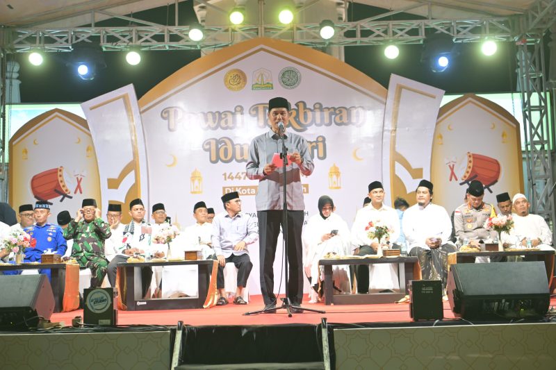 Sekretaris Daerah Aceh, M. Nasir, S.IP, MPA bersama Plt. Kepala Dinas Syariat Islam Aceh, Marzuki, S.Ag., MH.,dan Forkopimda  melepas Pawai Takbir Idul Fitri 1447 H, di Halaman Depan Masjid Raya Baiturrahman Banda Aceh, 20/3/2026