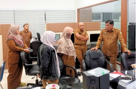 Kepala BPKA, Drs. Muhammad Diwarsyah, M.Si, Peninjauan berlangsung penyusun laporan keuangan pada Bidang Akuntansi BPKA, pada Senin malam, (30/03/2026), bertempat di ruang Bidang Akuntansi BPKA, Banda Aceh.