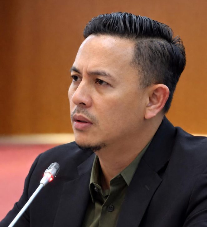 Ketua Komisi V Dewan Perwakilan Rakyat Aceh (DPRA) , Rijaluddin, SH., MH., menilai penunjukan Dr. Muhazar, SKM., M.Kes sebagai Direktur Rumah Sakit Umum Daerah dr. Zainoel Abidin (RSUDZA) Banda Aceh merupakan langkah yang sangat tepat pada Senin, (09/03/2026).