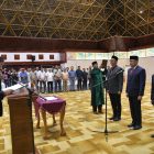 Mualem, melantik tiga Kepala Satuan Kerja Perangkat Aceh (SKPA) dalam sebuah prosesi di Anjong Mon Mata, Komplek Meuligoe Gubernur Aceh, Jumat (10/4/2026).