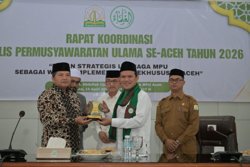 Wakil Gubernur Aceh, Fadlullah, SE membuka Rapat Koordinasi Majelis Permusyawaratan Ulama (MPU) Se AcehTahun 2026 dj Aula MPU Aceh, Aceh Besar (14/4/2026).