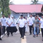 Bupati Aceh Besar H Muharram Idris bersama rombongan saat mengunjungi Sekolah Rakyat pada UPT Sentra Darussa’adah Aceh Besar, di Jalan Soekarno–Hatta, Gampong Tingkeum, Kecamatan Darul Imarah, Rabu (15/04/2026). FOTO/ MC ACEH BESAR