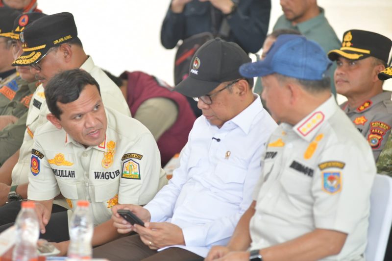  Wagub Fadlullah ,mendampingi  Menteri Koordinator Bidang Pembangunan Manusia dan Kebudayaan (Menko PMK) RI, Pratikno, serta Menteri Dalam Negeri RI, Tito Karnavian, dalam acara yang berlangsung di Kabupaten Aceh Tamiang, Selasa (21/4/2026).