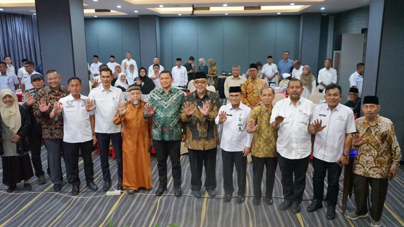 Sekretaris Daerah Aceh M. Nasir S.IP MPA, membuka Rapat Koordinasi Penanggulangan Narkoba Tahun 2026 di Hotel Kyriad Muraya, Banda Aceh, Rabu (22/4/2026). Rakor yang digelar Dinas Syariat Islam Aceh bersama LEPADSI ini bertujuan memperkuat pengawasan dan penegakan hukum dalam upaya pencegahan serta pemberantasan narkoba di Aceh.