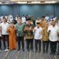 Sekretaris Daerah Aceh M. Nasir S.IP MPA, membuka Rapat Koordinasi Penanggulangan Narkoba Tahun 2026 di Hotel Kyriad Muraya, Banda Aceh, Rabu (22/4/2026). Rakor yang digelar Dinas Syariat Islam Aceh bersama LEPADSI ini bertujuan memperkuat pengawasan dan penegakan hukum dalam upaya pencegahan serta pemberantasan narkoba di Aceh.