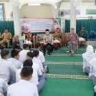 Taufiq Ismail bersama rombongan hadir dalam kegiatan Puitika Nasional di SMAN 10
Banda Aceh itu turut dihadiri oleh Kepala Dinas Pendidikan Aceh yang diwakili oleh Kepala Bidang SMA dan PKLK Syarwan Joni. Senin, (27/04/2026).