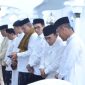 Ketua DPRK Banda Aceh, Irwansyah, turut serta dalam pelaksanaan Shalat Idul Fitri 1447 H di Masjid Raya Baiturrahman, Banda Aceh, Sabtu (21/03/2026).