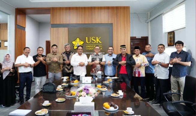 Kepala Dinas Pendidikan Aceh Murthalamuddin, S.Pd., MSP, menghadiri
Rapat Koordinasi (Rakor) Strategis Pembangunan Sekolah Garuda yang digelar di Universitas Syiah Kuala (USK), Sabtu (4/4/2026).