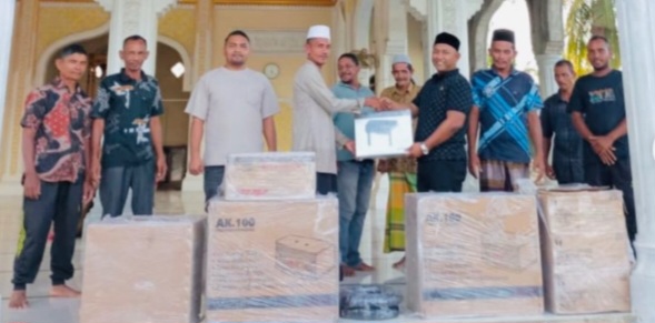 DPRA Fraksi Partai Kebangkitan Bangsa
(F-PKB), Iskandar,Dalam rangkaian kegiatan sosial di bulan suci Ramadhan, ia menyalurkan bantuan sound system ke puluhan masjid yang tersebar di wilayah Kabupaten Aceh Timur,Kegiatan penyerahan bantuan ini dilaksanakan pada Senin, (16/03/2026)