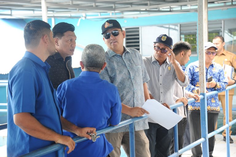 Pansus DPRK Banda Aceh melakukan kunjungan lapangan ke unit produksi milik Perumda Tirta Daroy Banda Aceh pada Senin, (20/04/2025), di Lambaro, Aceh Besar.