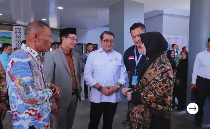 Ketua Dprk Banda Aceh Irwansyah dan Illiza juga bersilaturahmi serta berbincang dengan sejumlah pejabat tinggi negara dan daerah. Di antaranya adalah Menteri Ekonomi Kreatif Indonesia, Teuku Riefky Harsya, Gubernur Aceh, Muzakir Manaf, serta Ketua DPRA, Zulfadli, kamis, (23/04/2026).
