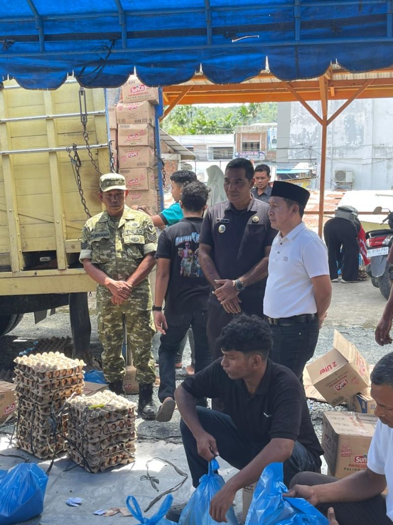 Ketua Komisi II Dewan Perwakilan Rakyat Aceh (DPRA), Khairil Syahrial, ST, M.A.P, pemantauan langsung   pasar murah hari kedua yang diselenggarakan oleh Dinas Perindustrian dan Perdagangan (Disperindag) Aceh di Kecamatan Tangse, Kabupaten Pidie, Jumat (22/5/2026).