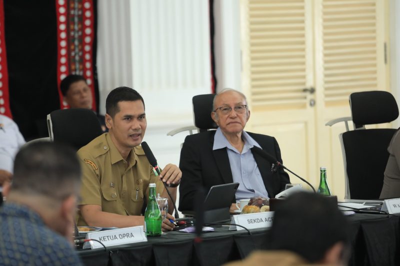 Tgk Malik Mahmud Al Haytar meminta penjelasan langsung kepada Pemerintah Aceh terkait alasan diterbitkannya Pergub tentang Jaminan Kesehatan Aceh (JKA) dalam Rapat Koordinasi Forkopimda Penyelenggaraan dan Keberlanjutan Jaminan Kesehatan Aceh (JKA) di Pendopo Wali Nanggroe, Selasa (19/5/2026).