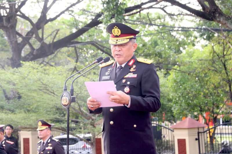 Kepolisian Daerah Aceh menggelar Upacara Peringatan Hari Kebangkitan Nasional (Harkitnas) ke-118 Tahun 2026 di Lapangan Apel Mapolda Aceh, Rabu (20/5/2026) pukul 07.00 WIB. Bertindak selaku Inspektur Upacara, Karoops Polda Aceh Brigjen Pol. Heri Heriyandi, S. I. K,