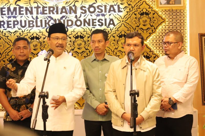 Wagub Aceh Fadhlullah yang didampingi Kadis Sosial Aceh Budi Afrizal, melakukan kunjungan silaturrahmi sekaligus pertemuan kerja dengan Menteri Sosial Republik Indonesia, Saifullah Yusuf, di Jakarta, Rabu (20/5/2026) sore. Pertemuan yang berlangsung pukul 17.00 WIB
