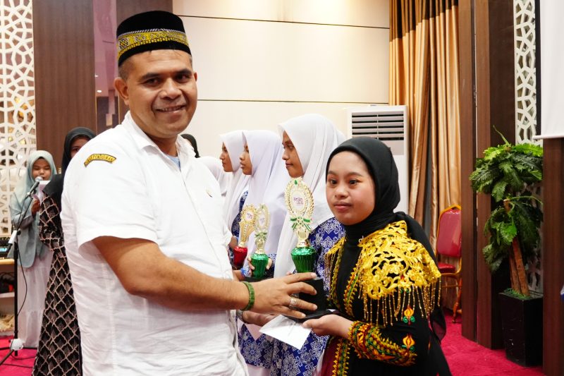 Kepala Dinas Pendidikan Aceh, Murthalamuddin resmi menutup Festival Lomba Seni dan Sastra Siswa Nasional (FLS3N) Jenjang Pendidikan Khusus Tahun 2026 di Aula Dinas Pendidikan Aceh, Rabu (20/5/2026).