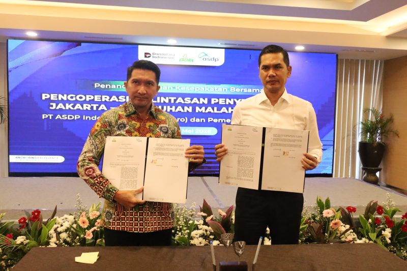 Sekda Aceh, M. Nasir, S.IP, MPA didampingi asisten Perekonomian & Pembangunan Sekda Aceh, Ir. T. Robby Irza, S.Sit, MT, KadisHub Aceh, T. Faisal, ST, MT serta Para Karo menghadiri Penandatanganan Kesepakatan Bersama Pengoperasian Lintasan Penyebrangan Jakarta - Pelabuhan Malahayati Aceh Antara PT. ASDP Indonesia Ferry (Persero) dan Pemerintah Prov. Aceh, di Kantor ASDP Jakarta, Sabtu, (23/5/2026) 