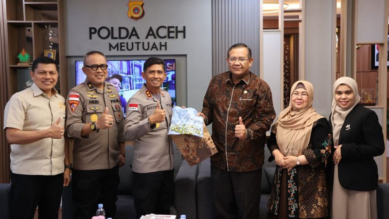 Kapolda Aceh Irjen Pol. Drs. Marzuki Ali Basyah, M.M.,Audiensi dengan UIN Ar-Raniry dipimpin Ketua Program Studi S3 Fiqh Modern Pascasarjana, Prof. Dr. Syahrizal Abbas,Selasa, (26/5/2026),di ruang kerjanya, Mapolda Aceh.
