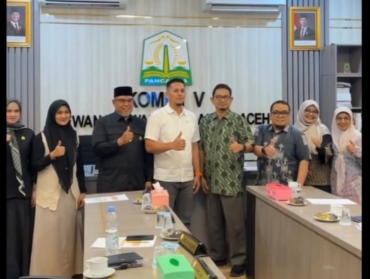 Komisi V Dewan Perwakilan Rakyat Aceh (DPRA) menggelar Rapat Kerja Rapat yang dipimpin oleh Ketua Komisi V DPRA, Rijaluddin, S.H., M.H., dan dihadiri oleh anggota komisi V lainnya, (Raker) rutin bersama mitra kerja Rumah Sakit Ibu dan Anak (RSIA) dan Rumah Sakit Jiwa Aceh (RSJA). Rabu, (6/5/2026),
