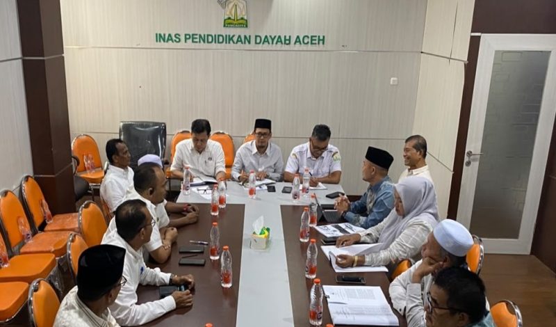 Dinas Pendidikan Dayah Aceh (DPDA) menerima audiensi DPRK dan Pemerintah Kabupaten Pidie Jaya terkait penyusunan Rancangan Qanun tentang Penyelenggaraan Dayah di ruang rapat lantai II DPDA, Kamis, (4/5/2026). 