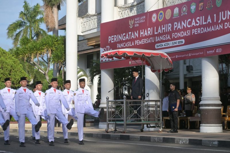 Sekda Aceh, M. Nasir, memimpin upacara peringatan Hari Lahir Pancasila Tahun 2026 yang digelar di halaman Kantor Gubernur Aceh, Senin (1/6/2026).