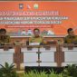 Gubernur Mualem dan wakil gubernur Aceh rapat koordinasi dan evaluasi dengan Menteri Dalam Negeri Muhammad Tito Karnavian dalam rapat koordinasi dan evaluasi capaian penanganan pemulihan pascabencana di Aceh yang digelar di Gedung Serbaguna Kantor Gubernur Aceh, pada Selasa (9/6/2026).