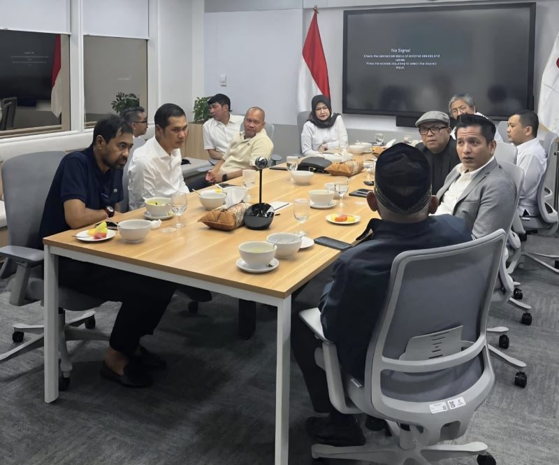 Gubernur Mualem dengan Kepala SKK Migas Djoko Siswanto berlangsung di kantor SKK Migas, Jakarta, Rabu malam (10/6/2026).