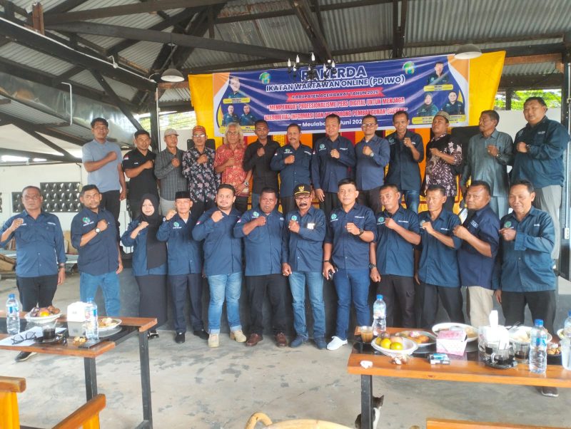 PW IWO Aceh menghadiri Rapat Kerja Daerah (Rakerda) I Pengurus Daerah (PD) IWO Aceh Barat yang digelar di Adam's Coffee, Desa Seuneubok, Aceh Barat, Jumat (12/6/2026).