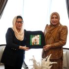 Ketua TP PKK Aceh, Marlina Muzakir menerima kunjungan silaturrahmi Ketua IWPG Ana Milana Puspita Sari, Kamis (18/6/2026).