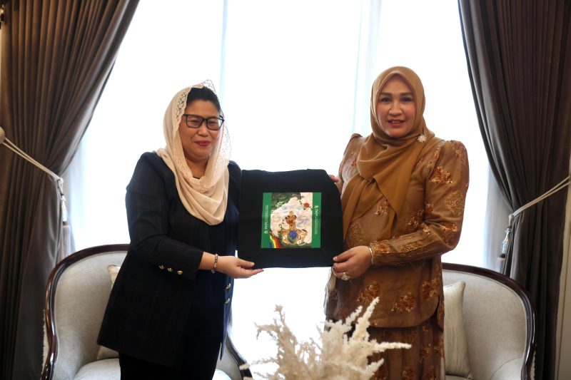 Ketua TP PKK Aceh, Marlina Muzakir menerima kunjungan silaturrahmi Ketua IWPG Ana Milana Puspita Sari, Kamis (18/6/2026).