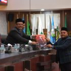 Sekda Aceh, M. Nasir, menghadiri Rapat Paripurna Dewan Perwakilan Rakyat Aceh (DPRA) dengan agenda persetujuan dan penetapan Rancangan Qanun Aceh usul inisiatif DPRA Tahun 2026, di Gedung Utama DPRA, Senin (22/6/2026).