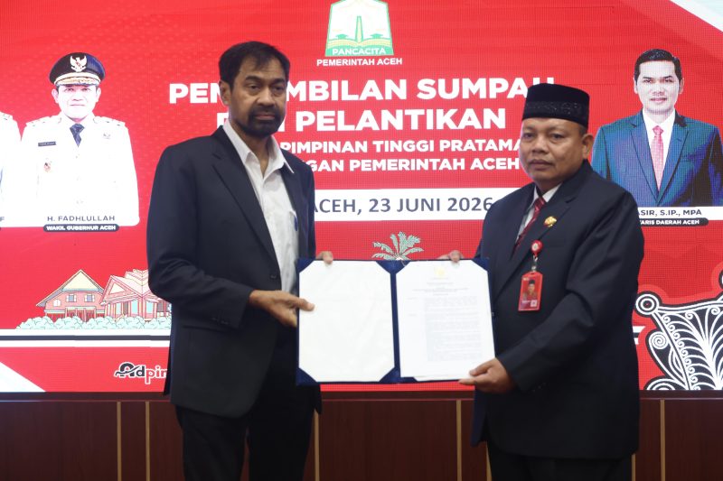 Muzakir Manaf, melantik Dr. Misran Fuadi, S.Ag., MAP sebagai Kepala Dinas Syariat Islam Aceh dalam sebuah prosesi pelantikan yang berlangsung di Pendopo Gubernur Aceh, Selasa (23/6/2026).