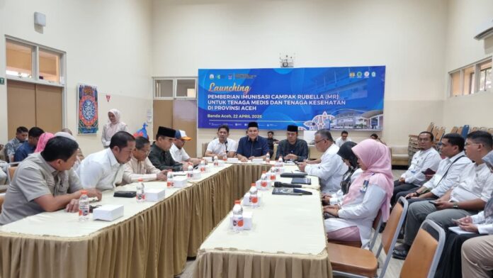 Wakil Ketua Tim Pansus LKPJ DPRA, Ilmiza Saaduddin Djamal, didampingi Sekretaris Tim Pansus, Khalid, beserta sejumlah anggota pansus dan tenaga ahli. Rombongan meninjau langsung berbagai fasilitas pelayanan, mulai dari Instalasi Gawat Darurat (IGD), ruang cuci darah, hingga ruang rawat inap. Direktur RSUDZA, dr. Muhazar, beserta jajaran manajemen turut mendampingi peninjauan tersebut, Banda Aceh, Jumat (8/5/2026). 