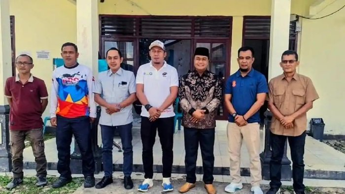 Anggota Komisi VI Dewan Perwakilan Rakyat Aceh (DPRA) Tgk H Attamizi Hamid dan M Iqbal, kunjungan kerja ke kantor Dinas Kepemudaan dan Olahraga, Pariwisata, dan Ekonomi Kreatif (Disporaparekraf) Abdya, Jumat (17/4/2026).