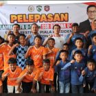 Ketua DPRK Banda Aceh, Irwansyah ST, secara resmi melepas dua tim sepak bola usia dini (SSB) asal Banda Aceh yang akan berlaga pada kompetisi nasional bergengsi, Festival Piala Presiden 2026 di Kota Yogyakarta. Pelepasan skuad SSB Barona dan Lambhuk Football Academy (FA) berlangsung penuh semangat di Rumah Dinas Ketua DPRK Banda Aceh pada Sabtu (4/7/2026).