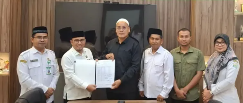 Sekretaris Dinas Syariat Islam Aceh Bp. Marzuki, S.Ag., MH beserta Kepala UPTD PPQ Bp. Irwan, S.HI., M.Si melakukan Silaturrahmi dengan PT. Pembangunan Aceh 