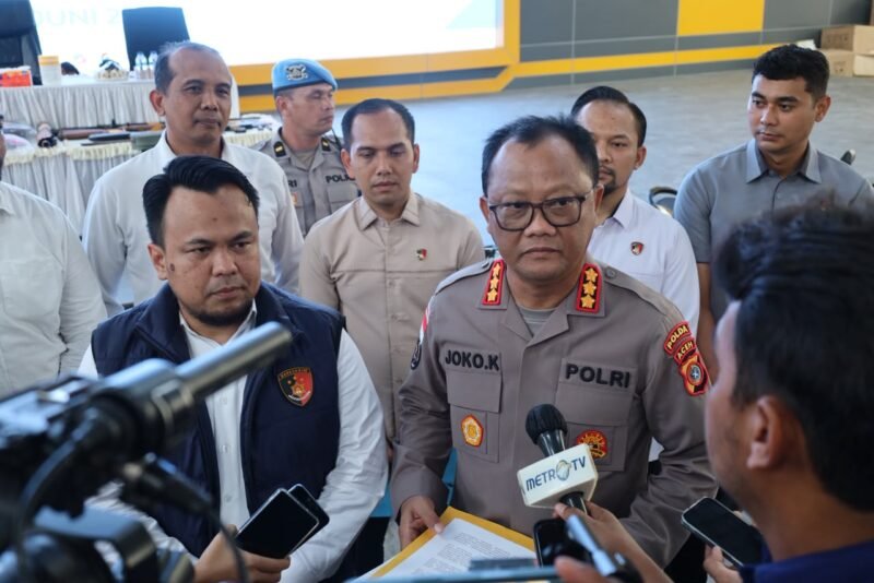 Kabidhumas Polda Aceh Kombes Pol. Joko Krisdiyanto, mengungkap kasus pencurian dengan kekerasan (curas) yang terjadi di Toko Emas Amin Setia, Tapaktuan, Aceh Selatan, pada Sabtu, (18/7/2026).