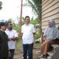 Suasana tenang dan akrab menyelimuti dialog antara sekda Aceh M. Nasir dan warga di Desa Sekumur, Kecamatan Sekerak, Kabupaten Aceh Tamiang, Minggu (5/7/2026).