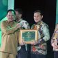 Wakil Gubernur Aceh Fadhlullah mewakili Gubernur Aceh Muzakir Manaf, menerima prestasi gemilang dalam ajang Anugerah Adinata Syariah 2026 yang digelar di Auditorium Bank Mega, Jakarta Selatan, Senin malam (6/7/2026).