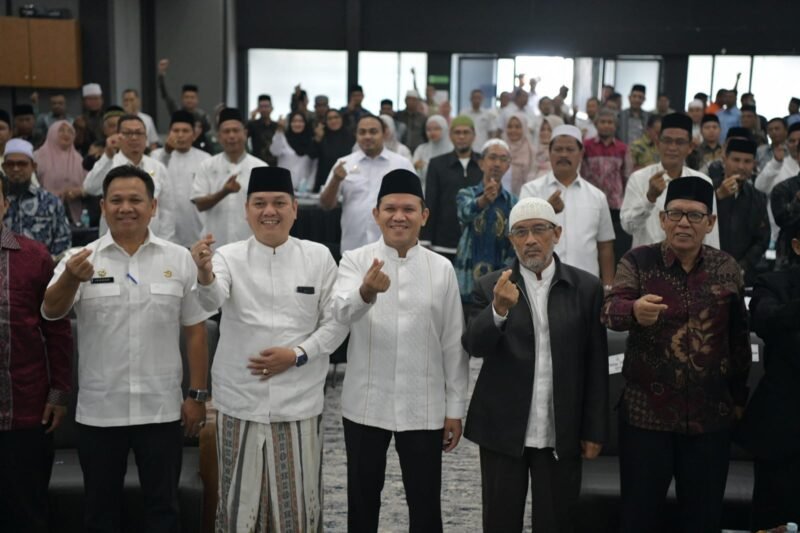 Wagub Dek Fadh saat membuka Rapat Koordinasi (Rakor) Baitul Mal se-Aceh di Aula Hotel Rasamala, Banda Aceh, pada Rabu (15/7/2026)