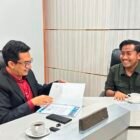 Ketua DPRK Banda Aceh, Irwansyah ST, saat menerima kunjungan audiensi Ikatan Pemuda Aceh Utara (IPAU) di aula Ketua DPRK setempat, Banda Aceh, Jumat (17/7/2026).