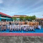AKBP Dr. Akmal, S.E., M.M., bertindak sebagai pembina upacara bendera di SMA Negeri 8 Banda Aceh, Senin (13/7/2026).