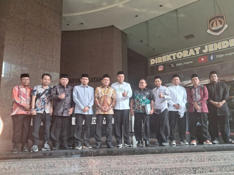 Wagub Fadhlullah, bersama rombongan termasuk Imam Besar Masjid Raya Baiturrahman Tgk. H. Muhammad Ali (Abu Paya Pasi), melakukan audiensi yang sangat dinanti dengan Menteri Koordinator Bidang Hukum, Hak Asasi Manusia, Imigrasi, dan Pemasyarakatan (Menko Kumham Imipas) Yusril Ihza Mahendra, di Kantor Kemenko Kumham Imipas RI Jakarta pada Jumat (24/7/2026).