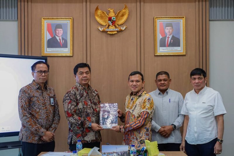 Wagub Fadhlullah, bersama rombongan termasuk Ketua Badan Reintegrasi Aceh (BRA) Jamaluddin dan Staf Khusus Gubernur Aceh T. Irsyadi, menghadiri pertemuan strategis di Kantor Sekretariat Negara Jakarta pada Jumat (24/7/2026).