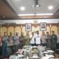 Gebernur Aceh Mualem dalam rapat Forum Koordinasi Pimpinan Daerah (Forkopimda) Aceh yang digelar pada Kamis (23/7/2026).