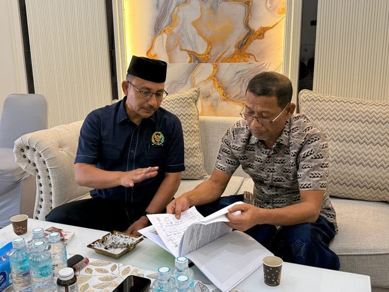 Anggota DPD RI asal Aceh, H. Sudirman Haji Uma melakukan silaturrahmi dengan Ketua DPR Aceh, Zulfadhli,pada Rabu (22/7/2026).