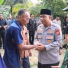 Irjen Pol. Ruddi Setiawan, S.I.K., S.H., M.H., bersama Pangdam Iskandar Muda Mayjen TNI Joko Hadi Susilo, S.I.P., melaksanakan takziah ke rumah duka almarhum Pratu Galuh Nugraha di Desa Perkebunan Julok Rayeuk Utara, Kecamatan Indra Makmur, Kabupaten Aceh Timur, Minggu (26/7/2026).
