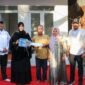 Wali Kota Banda Aceh Illiza Sa’aduddin Djamal, SE, secara langsung menyerahkan satu unit Rumah Layak Huni kepada Bapak Syahrial, warga Gampong Pango Deah, Kecamatan Ulee Kareng,  Rabu (15/7/2026). 